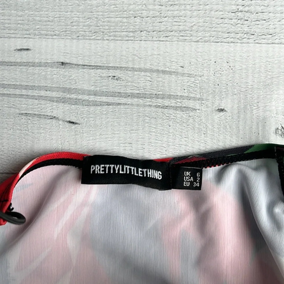 PrettyLittleThing Floral Print One Piece Swimsuit US 2 - Picture 7 of 11